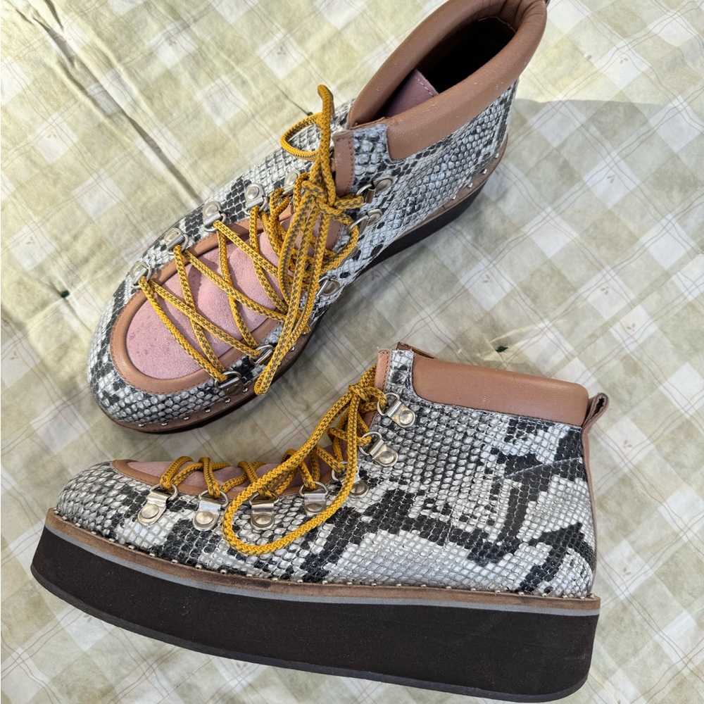 Free People Durango hiking boots size 38 or women’s 7.5